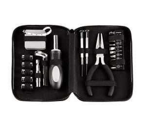 Estuche metalico de herramientas con 24 piezas.
